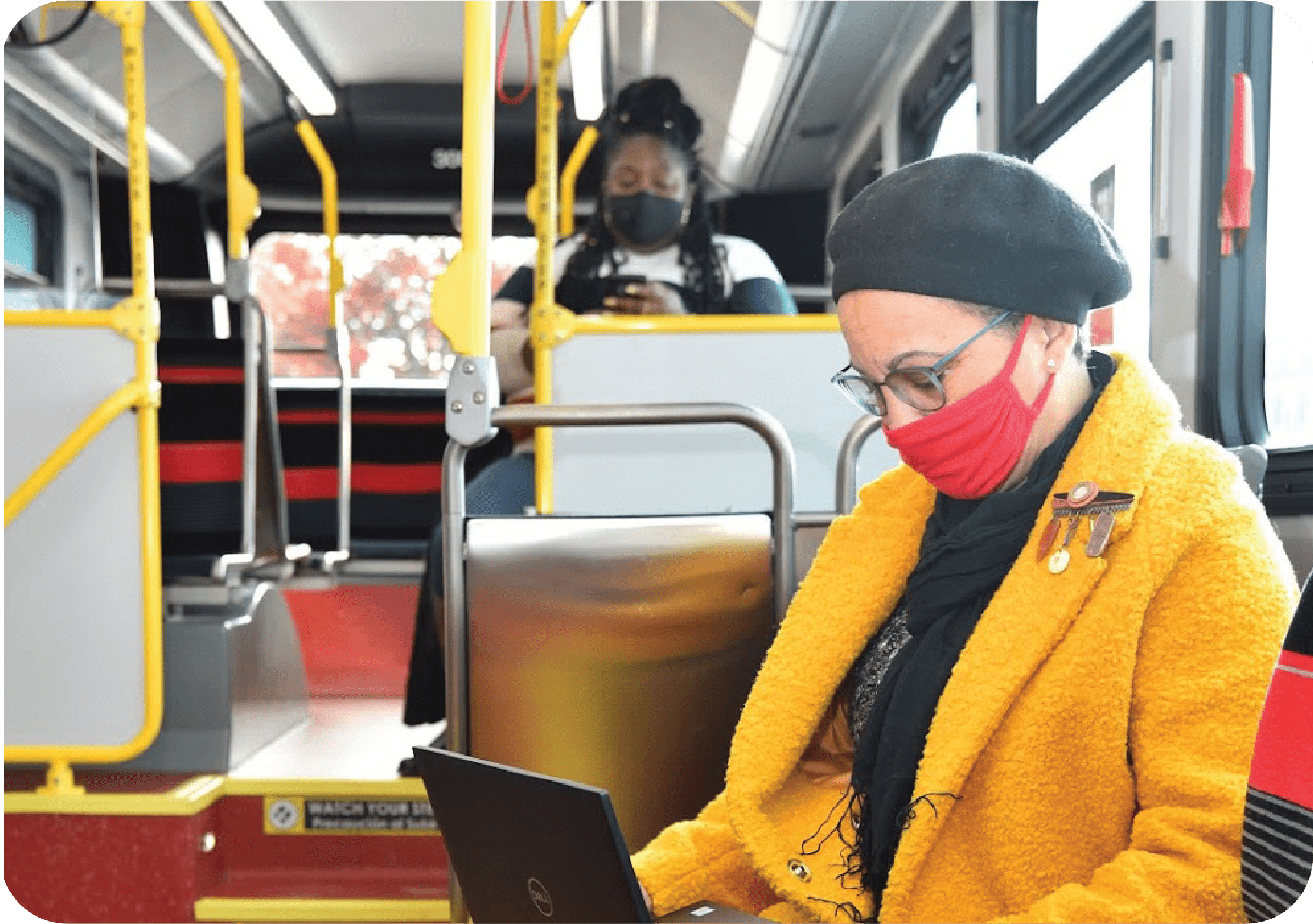 Free Wi-Fi and USB Chargers on board of the DC Circulator buses